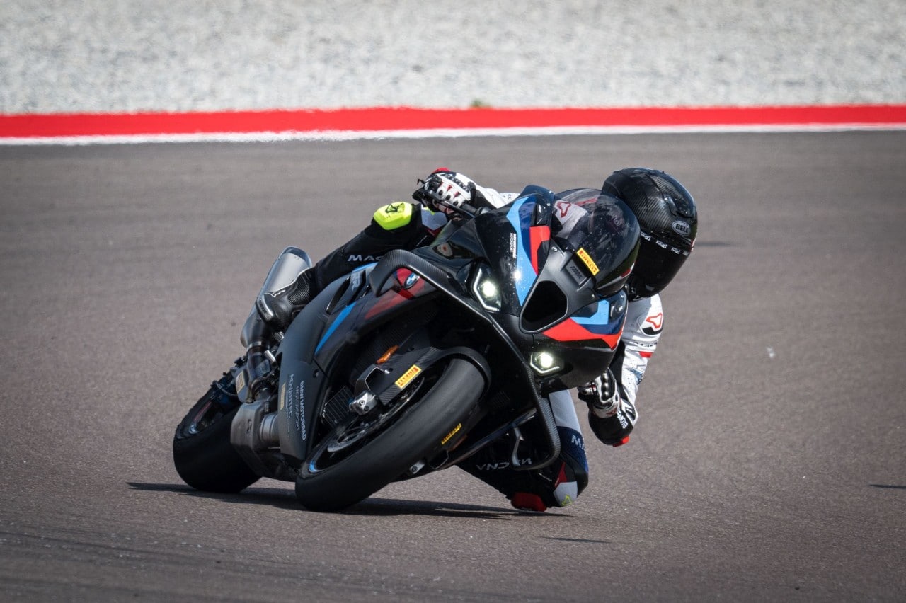 DueruoteTG #238 - Abbiamo guidato in pista la BMW che corre in SBK! 